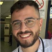 Laureato in Biologia Generale e Applicata, studente di Medicina e chirurgia, impartisce lezioni individuali e in piccoli gruppi